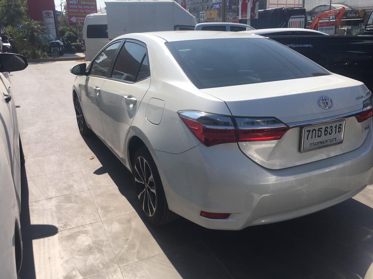 Toyota Corolla Altis ไมเนอร์เชนจ์ 17-19 ปี 2018 สีขาว (รูปที่ 6)