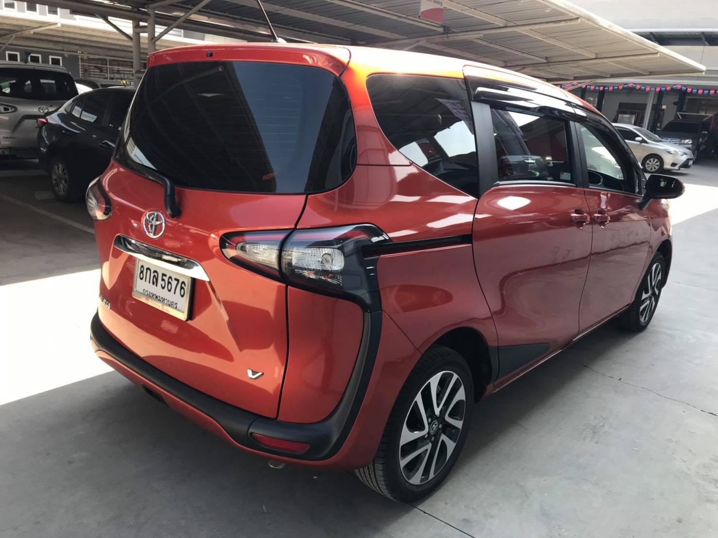 Toyota Sienta ปี 2019 สีส้ม