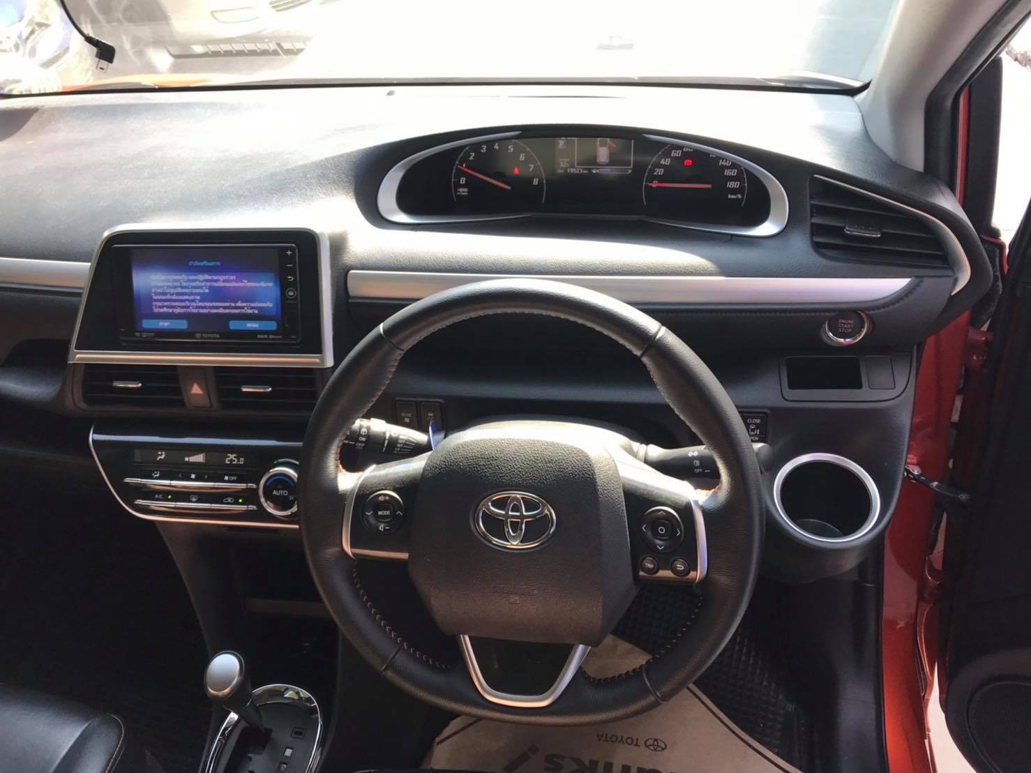 Toyota Sienta ปี 2019 สีส้ม (รูปที่ 7)