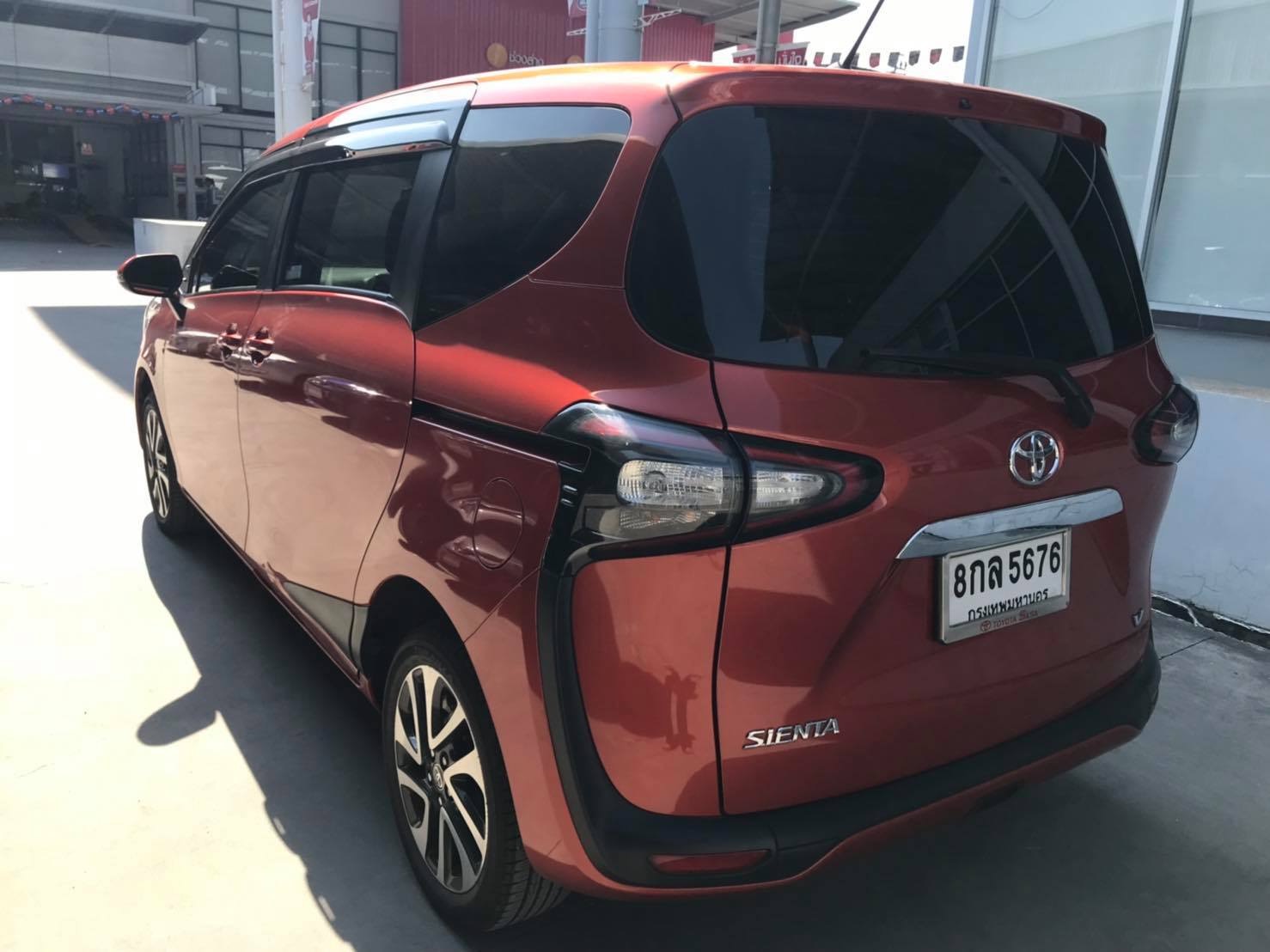 Toyota Sienta ปี 2019 สีส้ม (รูปที่ 12)