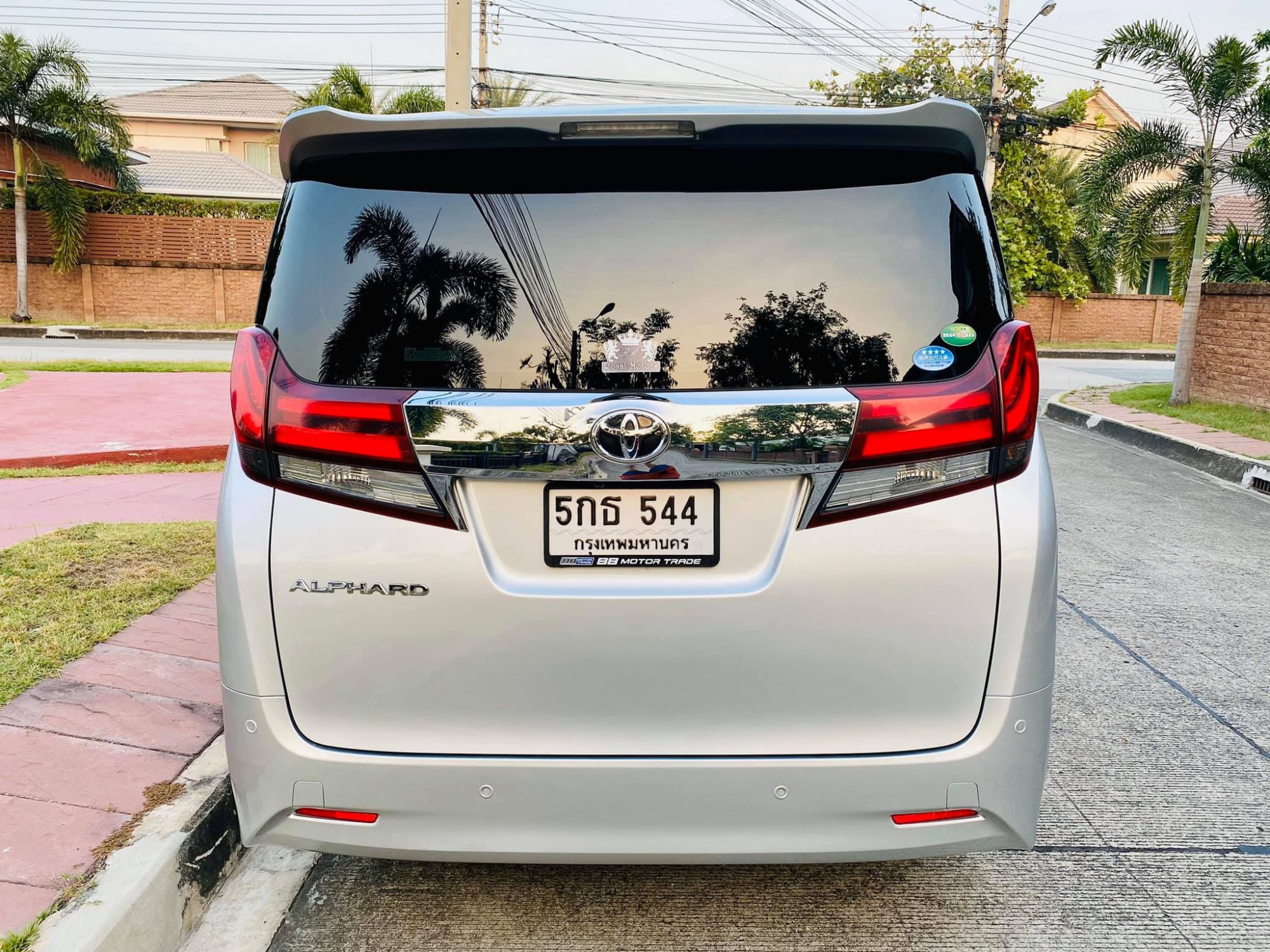 Toyota Alphard ปี 2017 สีขาว (รูปที่ 3)