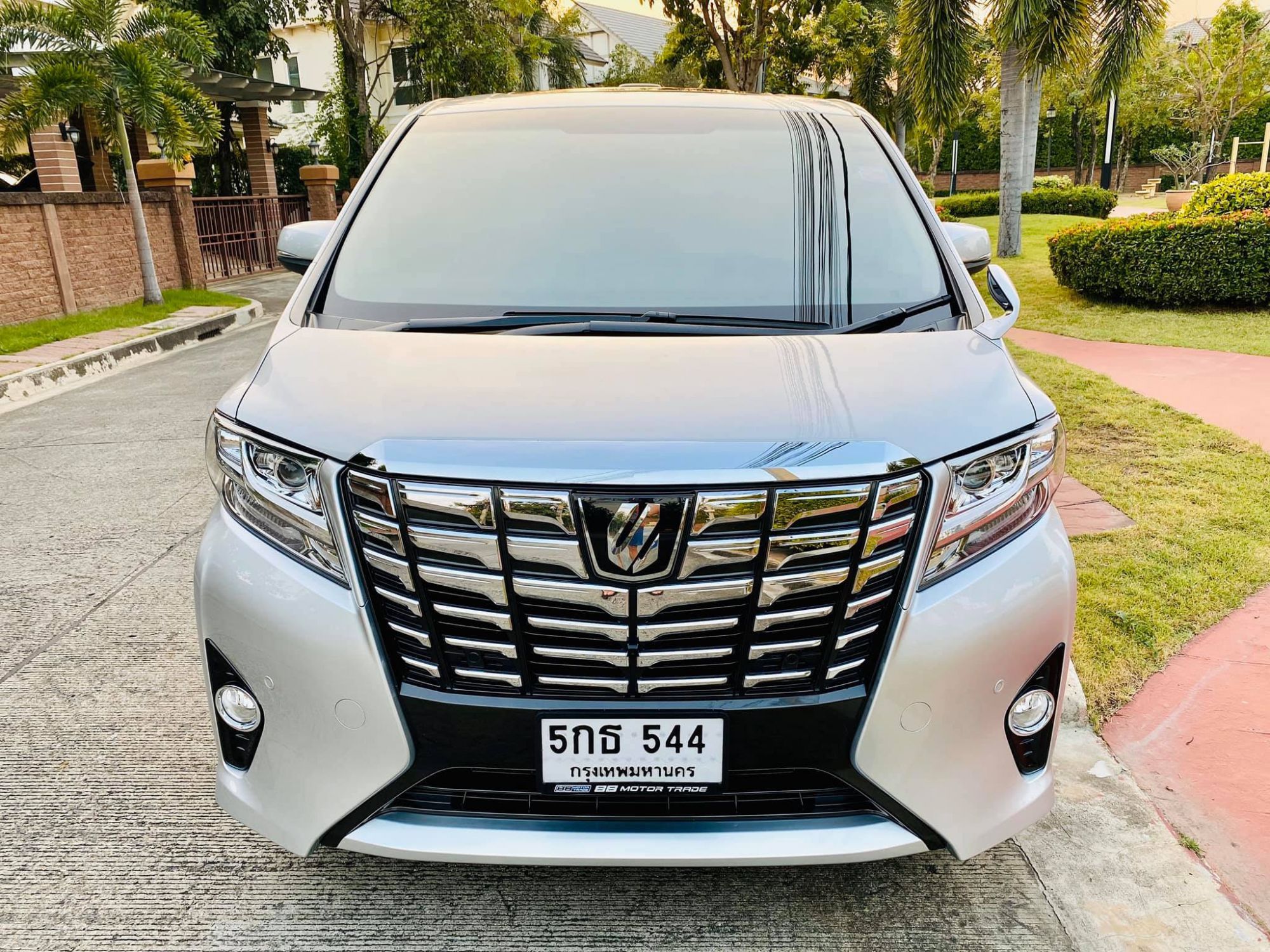 Toyota Alphard ปี 2017 สีขาว (รูปที่ 2)
