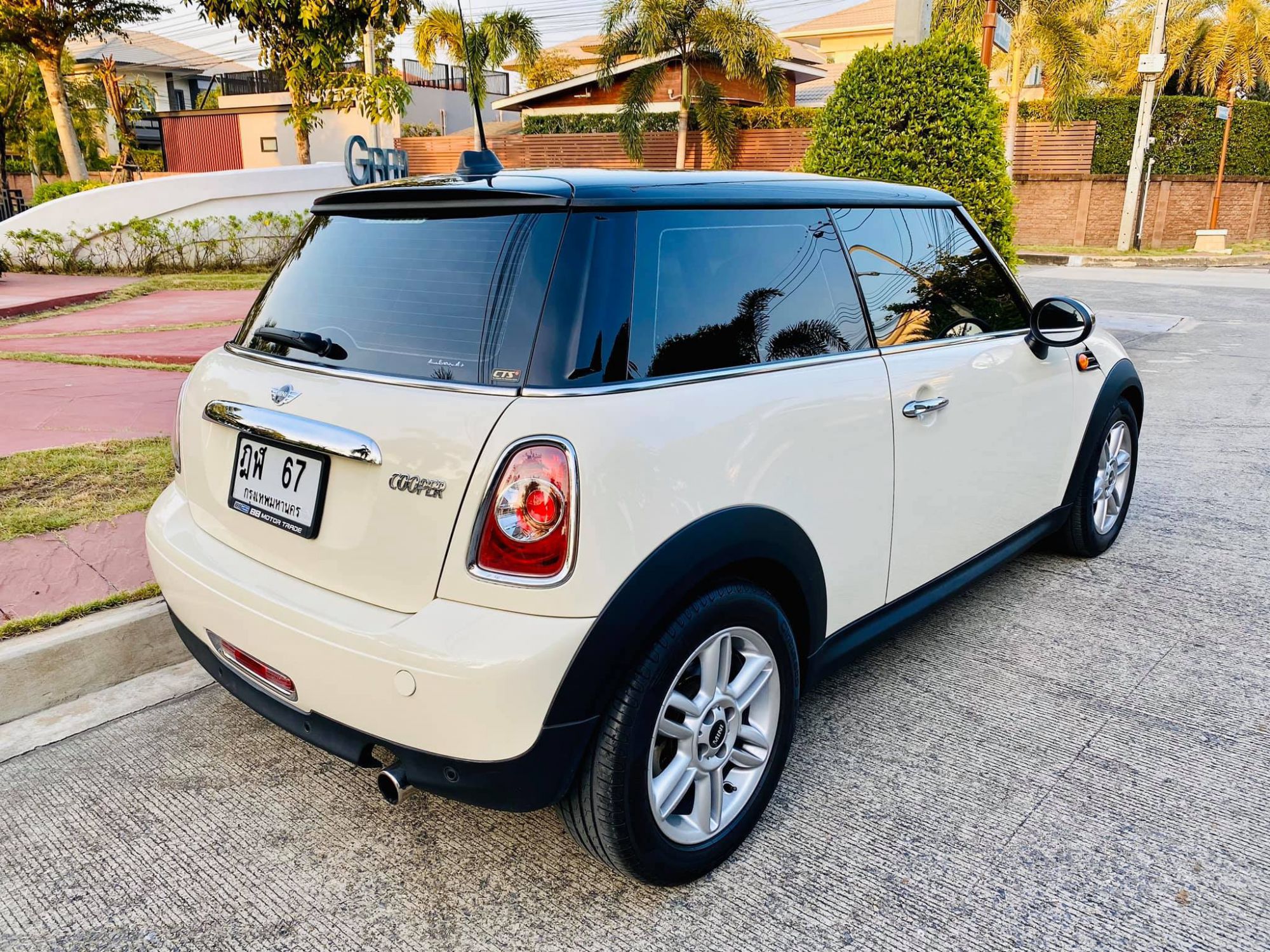 Mini Hatch (Cooper) Gen2 R56 ปี 2012 สีขาว (รูปที่ 4)