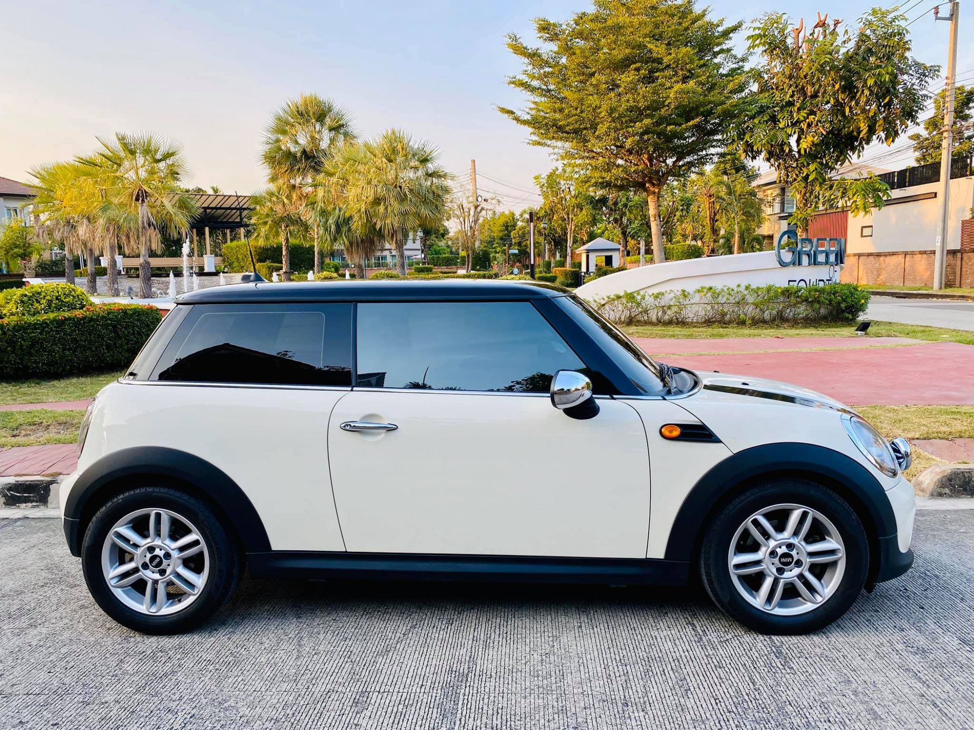 Mini Hatch (Cooper) Gen2 R56 ปี 2012 สีขาว (รูปที่ 5)