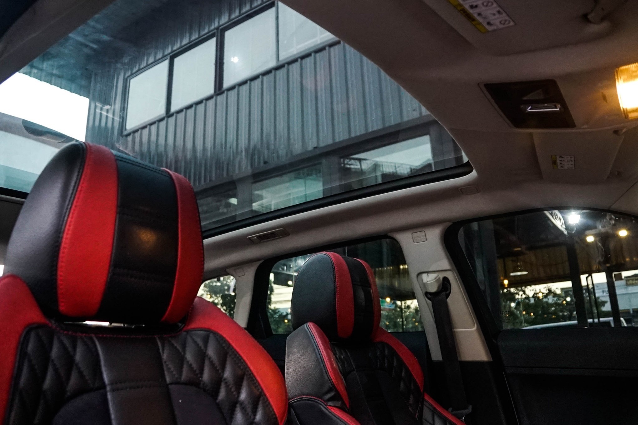 Land Rover Range Rover ปี 2013 สีขาว (รูปที่ 11)