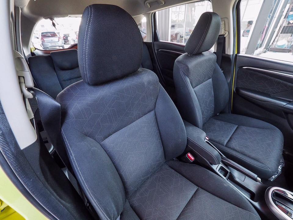 Honda Jazz GK ปี 2015 สีเหลือง (รูปที่ 13)