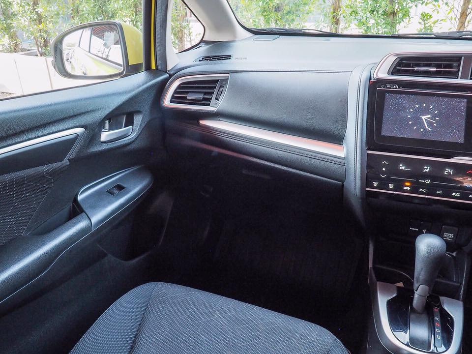 Honda Jazz GK ปี 2015 สีเหลือง (รูปที่ 8)