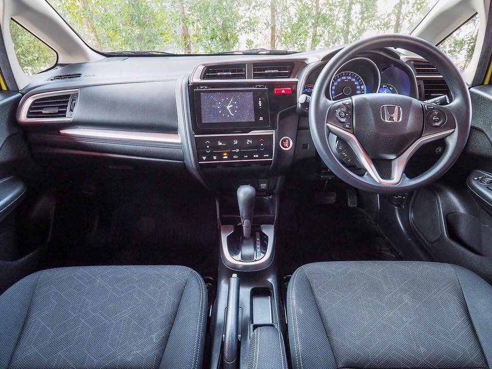 Honda Jazz GK ปี 2015 สีเหลือง