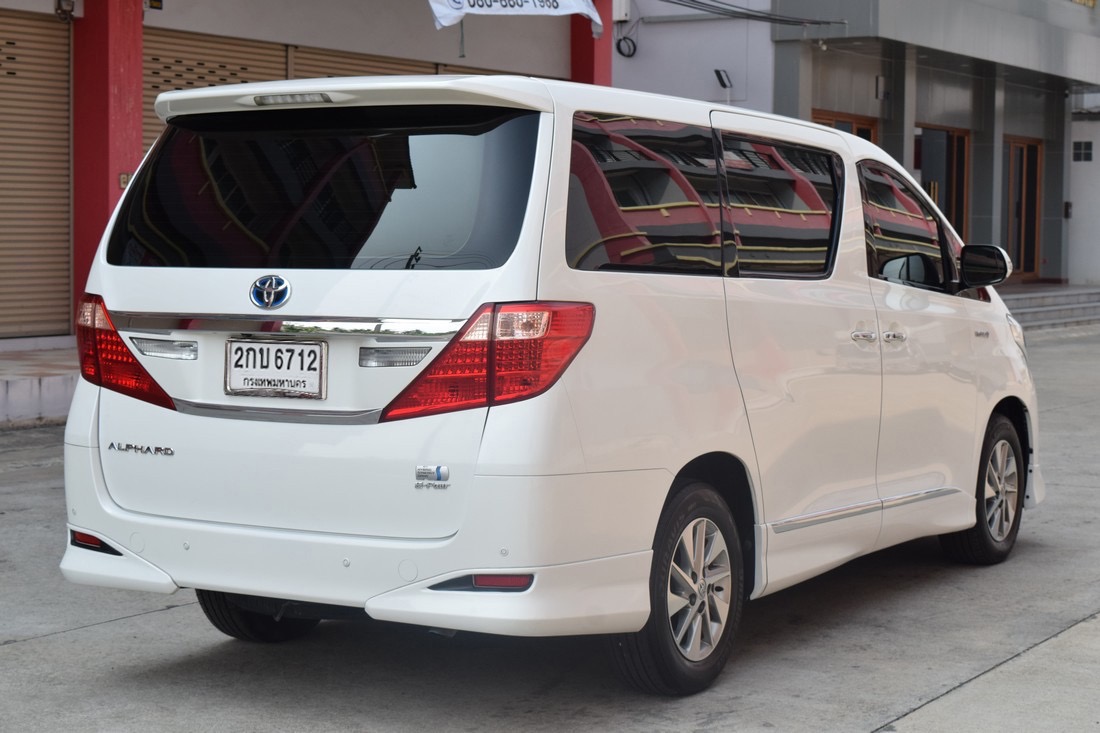 Toyota Alphard ปี 2013 สีขาว