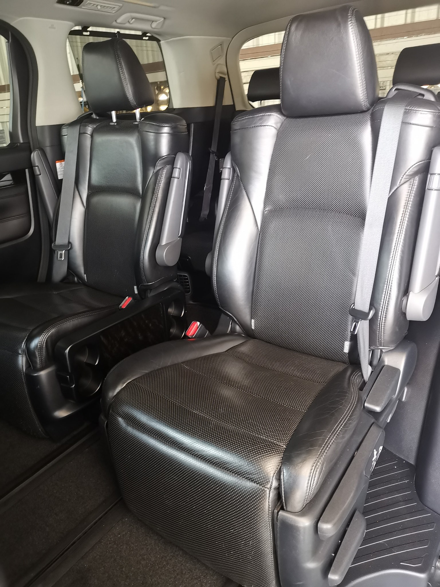 Toyota Vellfire ปี 2015 สีเทา (รูปที่ 8)