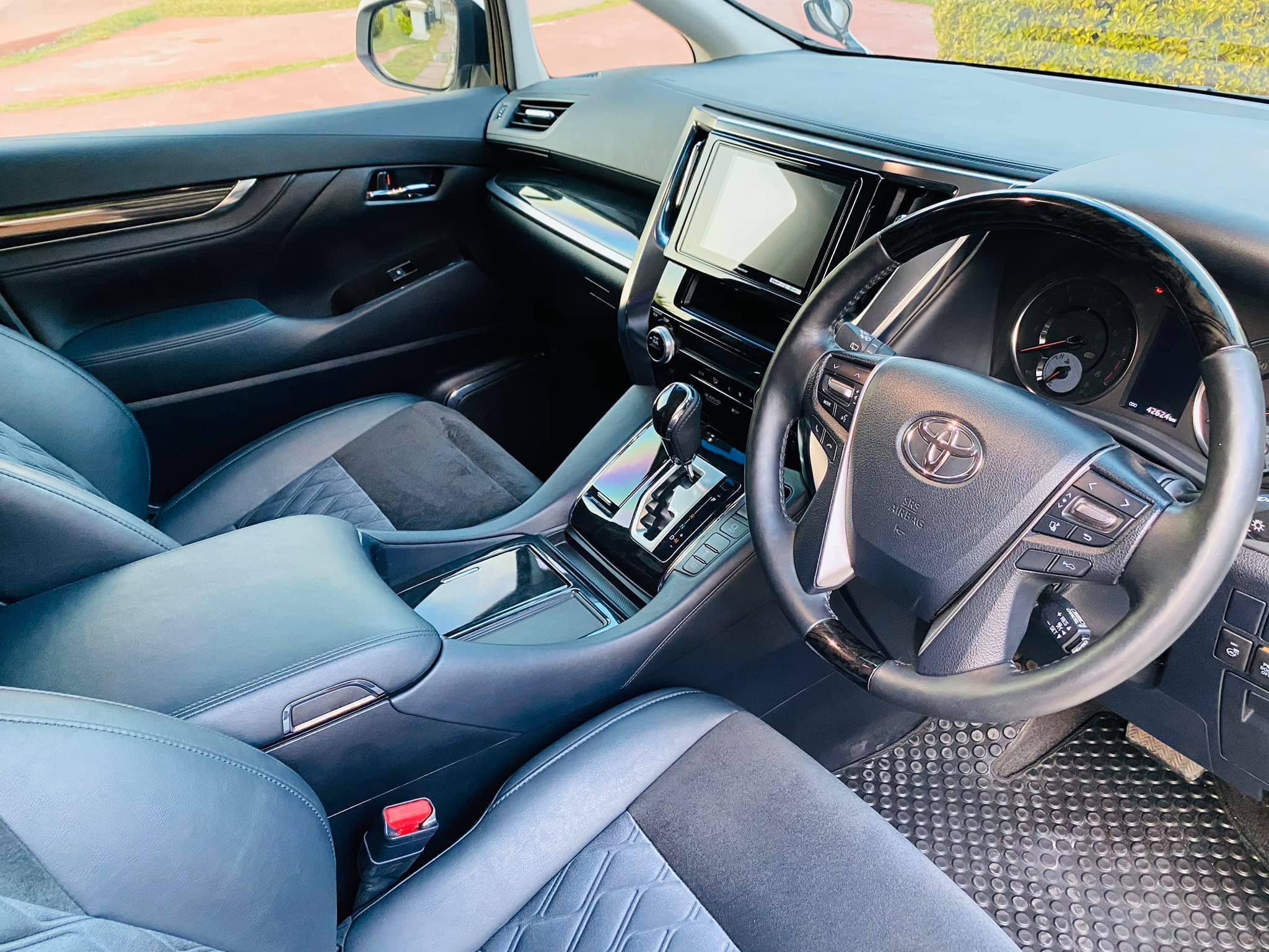 Toyota Alphard ปี 2016 สีขาว (รูปที่ 10)