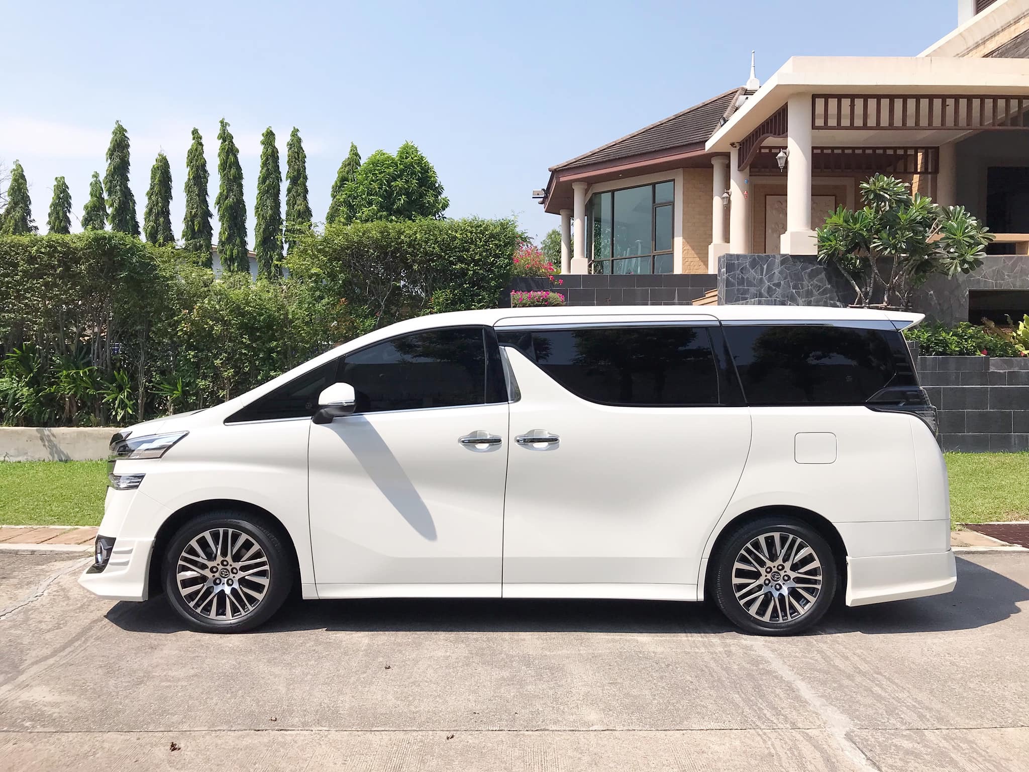 Toyota Vellfire ปี 2015 สีขาว (รูปที่ 3)