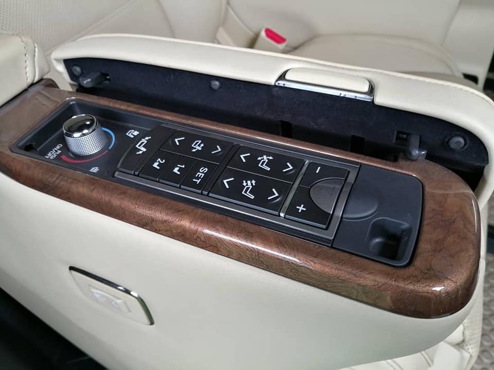Toyota Alphard ปี 2017 สีดำ (รูปที่ 9)