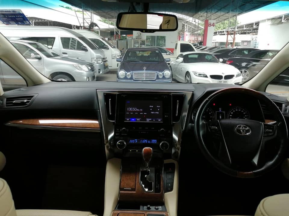 Toyota Alphard ปี 2017 สีดำ (รูปที่ 3)