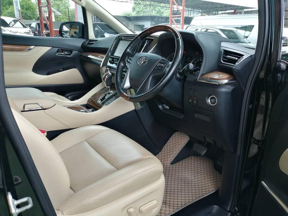 Toyota Alphard ปี 2017 สีดำ (รูปที่ 4)