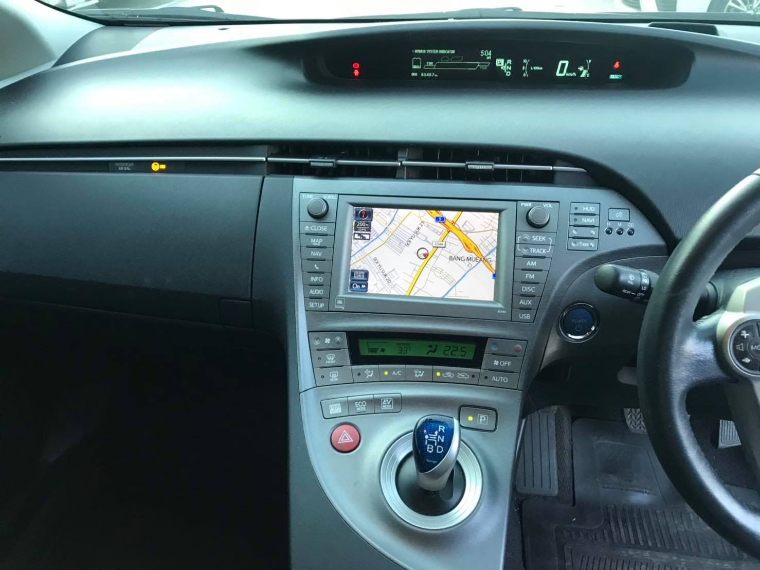Toyota Prius ปี 2015 สีขาว (รูปที่ 9)
