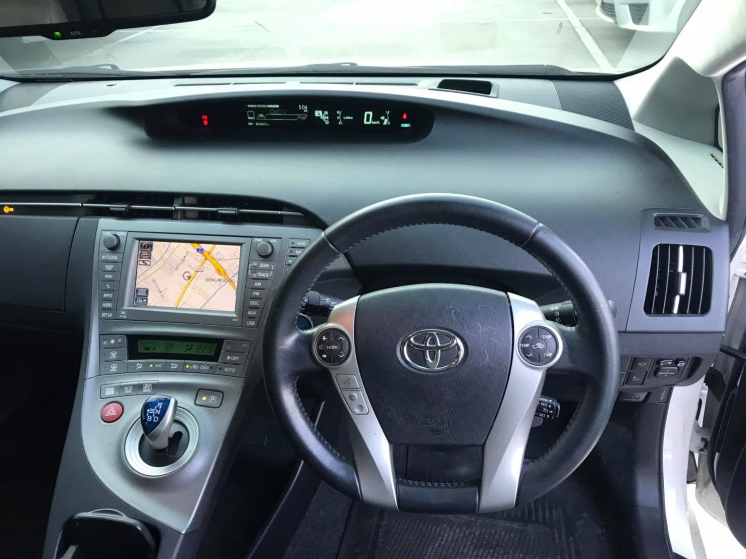Toyota Prius ปี 2015 สีขาว (รูปที่ 5)