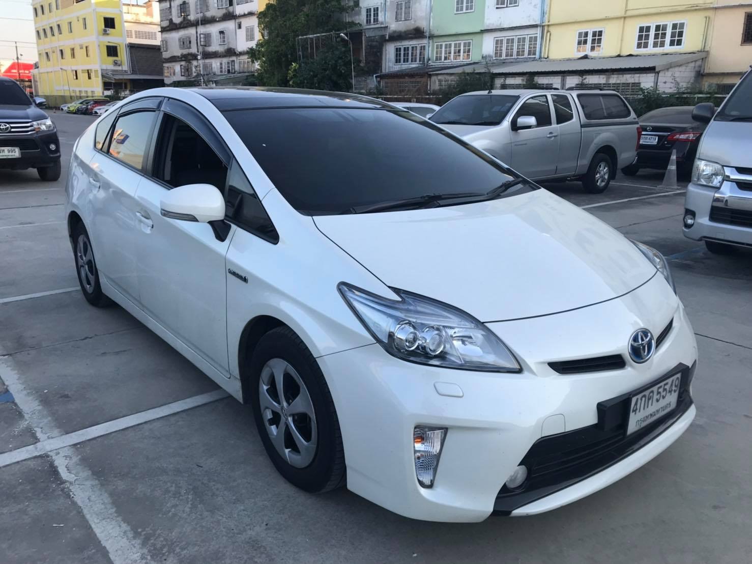 Toyota Prius ปี 2015 สีขาว (รูปที่ 3)