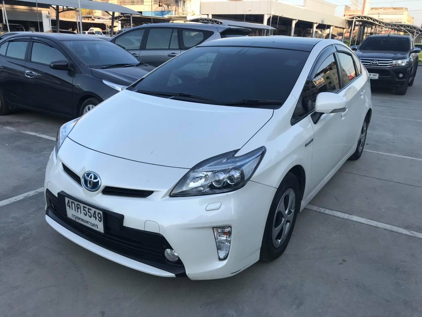Toyota Prius ปี 2015 สีขาว (รูปที่ 2)