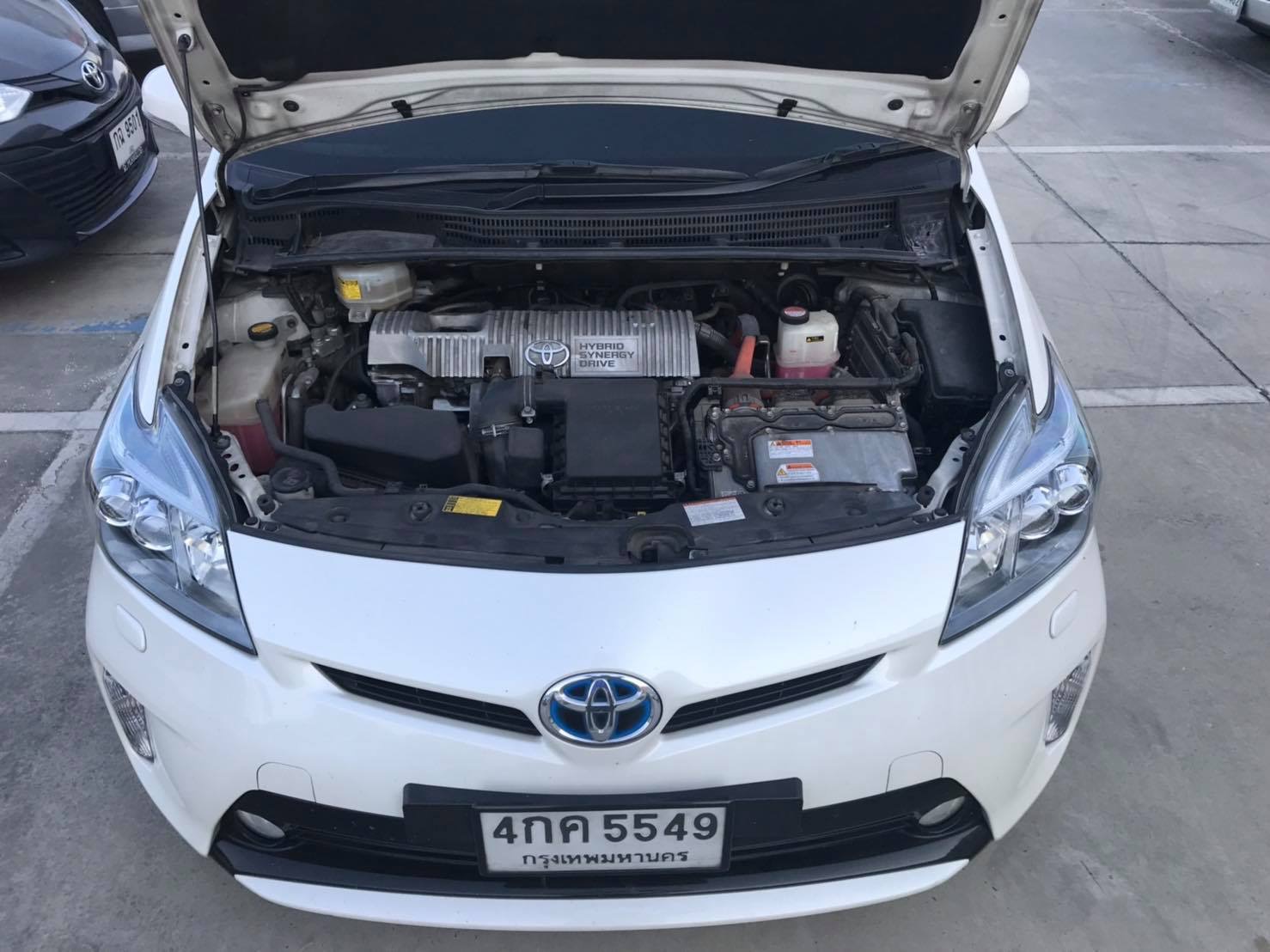 Toyota Prius ปี 2015 สีขาว (รูปที่ 4)