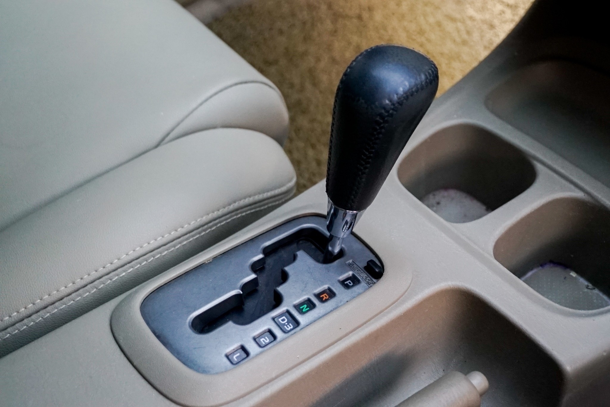 Toyota Fortuner ไมเนอร์เชนจ์ 1 ปี 2011 สีขาว (รูปที่ 7)