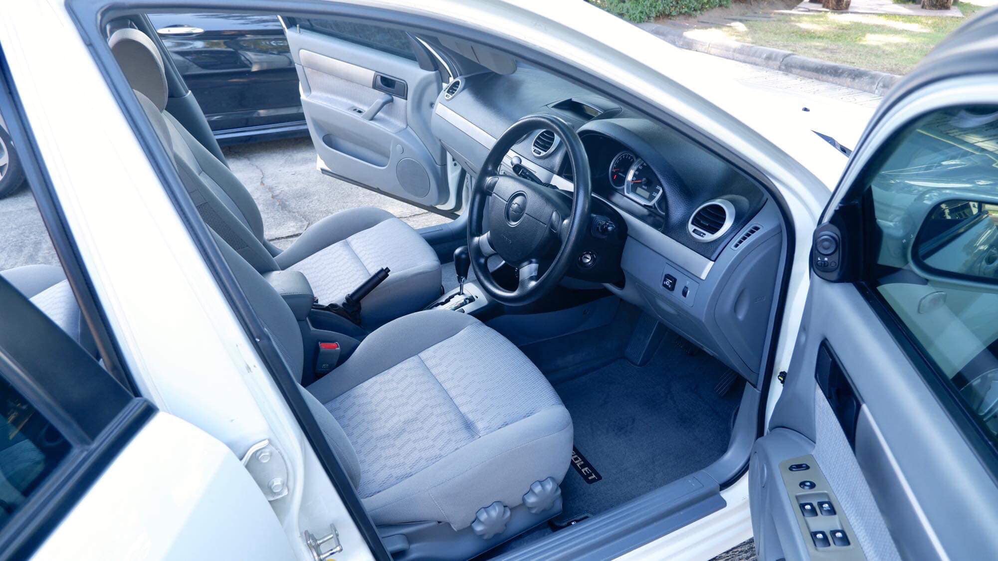Chevrolet Optra Estate ปี 2009 สีขาว (รูปที่ 7)