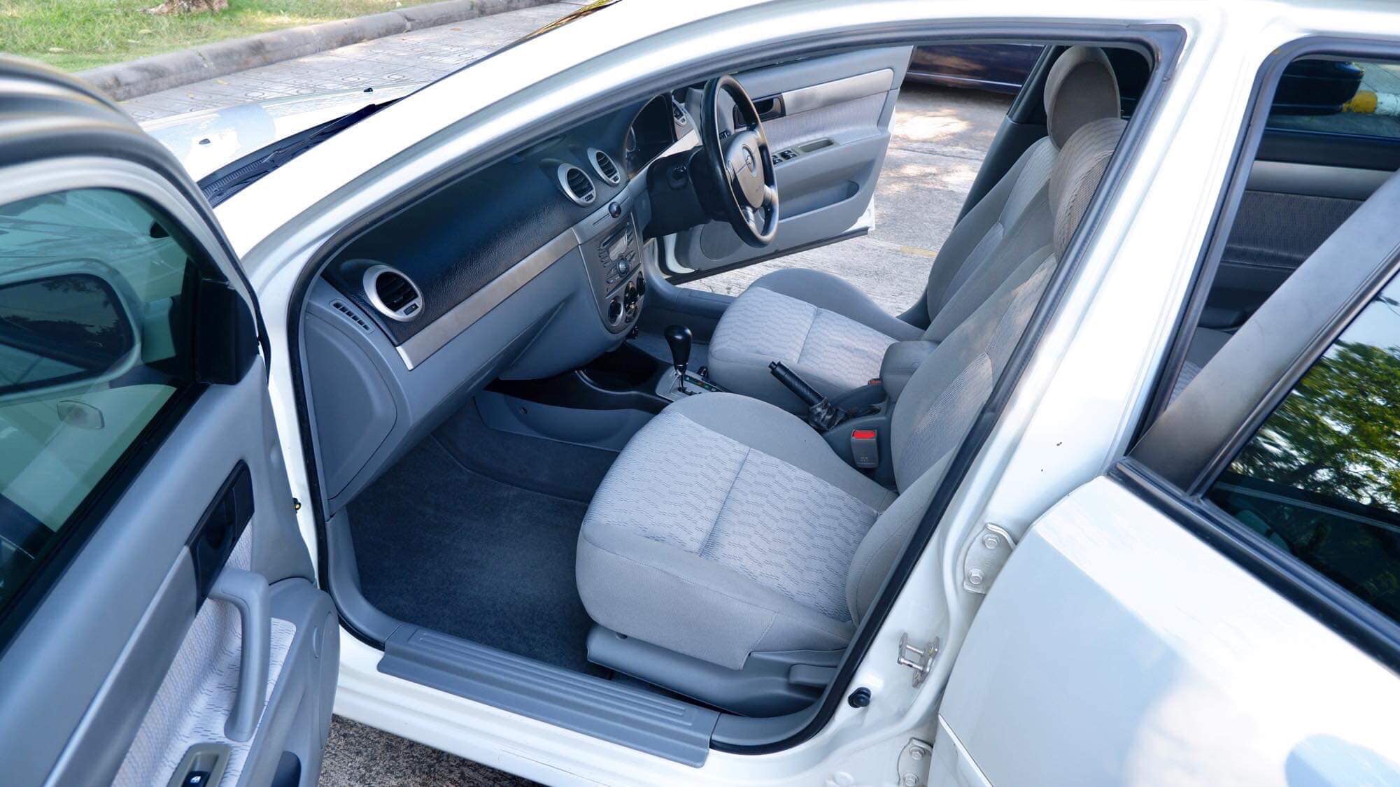 Chevrolet Optra Estate ปี 2009 สีขาว (รูปที่ 11)