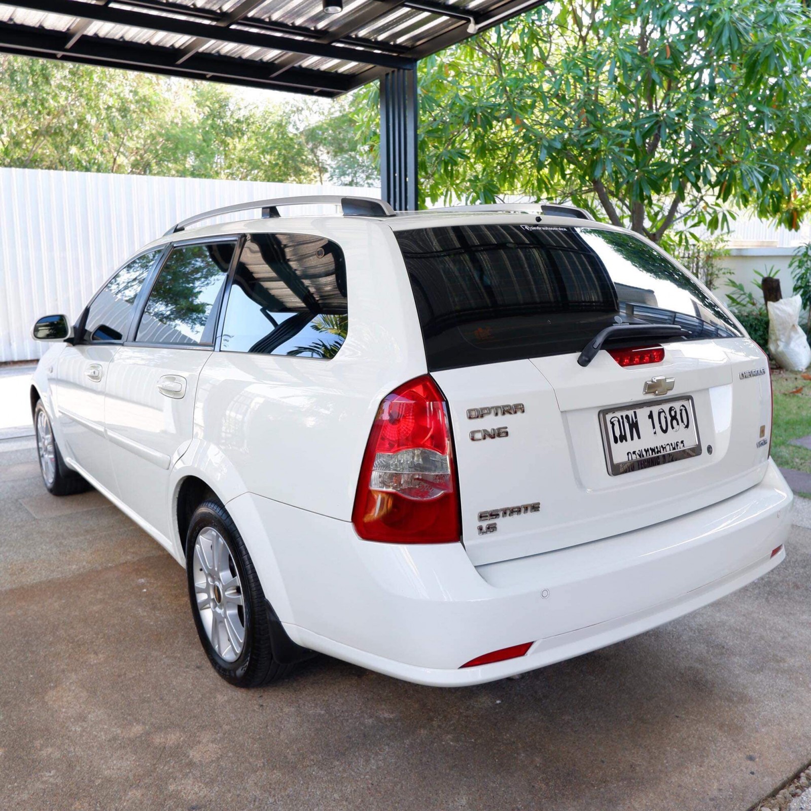 Chevrolet Optra Estate ปี 2009 สีขาว (รูปที่ 2)