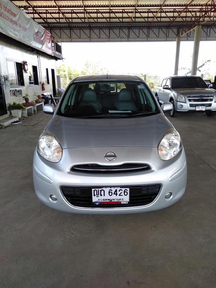 Nissan March ปี 2011 สีเงิน
