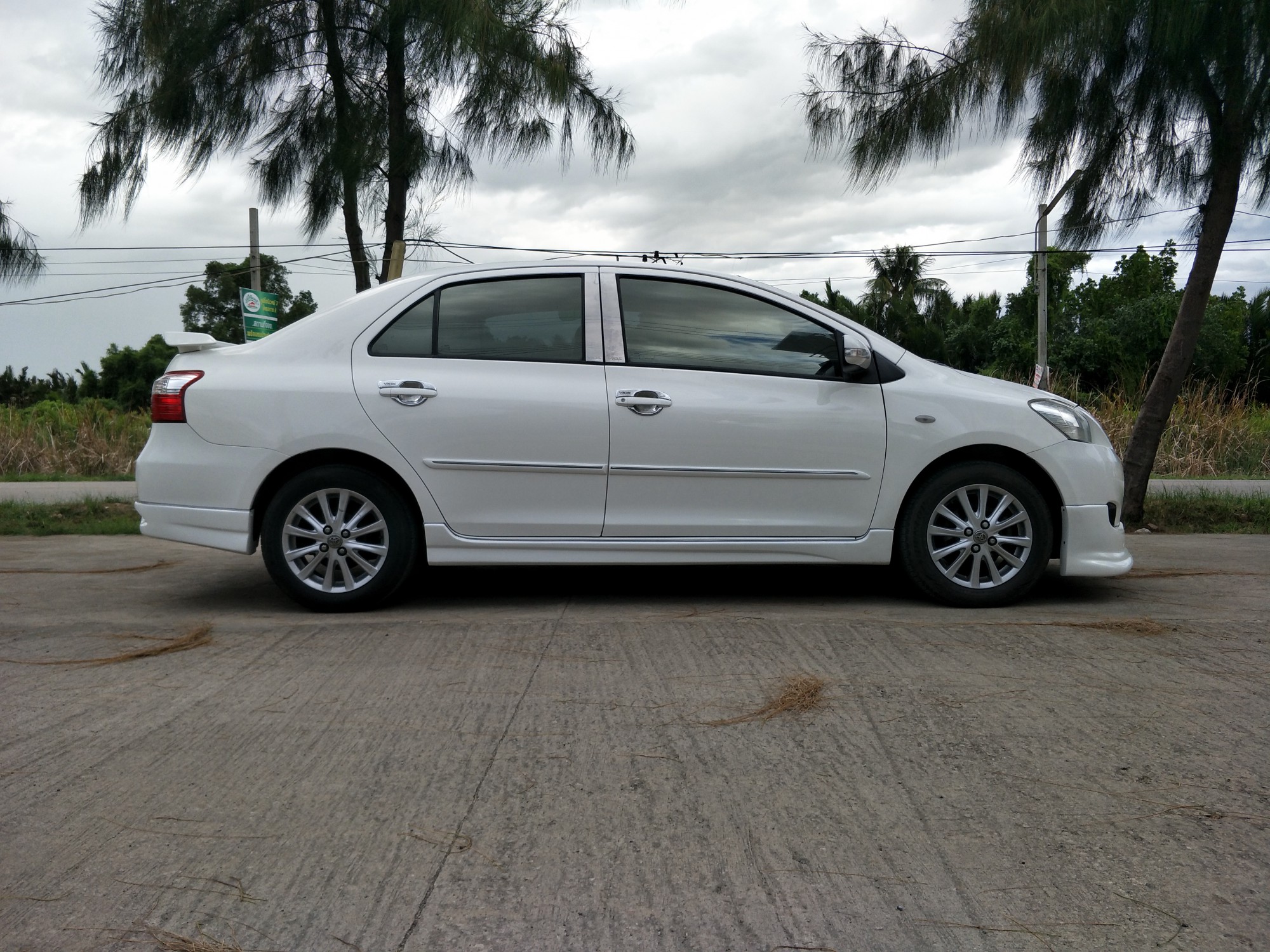 Toyota Vios Vios ปี 2010 สีขาว (รูปที่ 2)