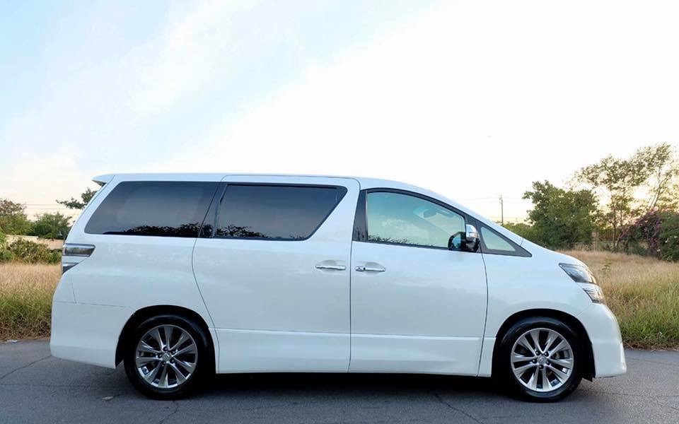 Toyota Vellfire ปี 2012 สีขาว (รูปที่ 4)