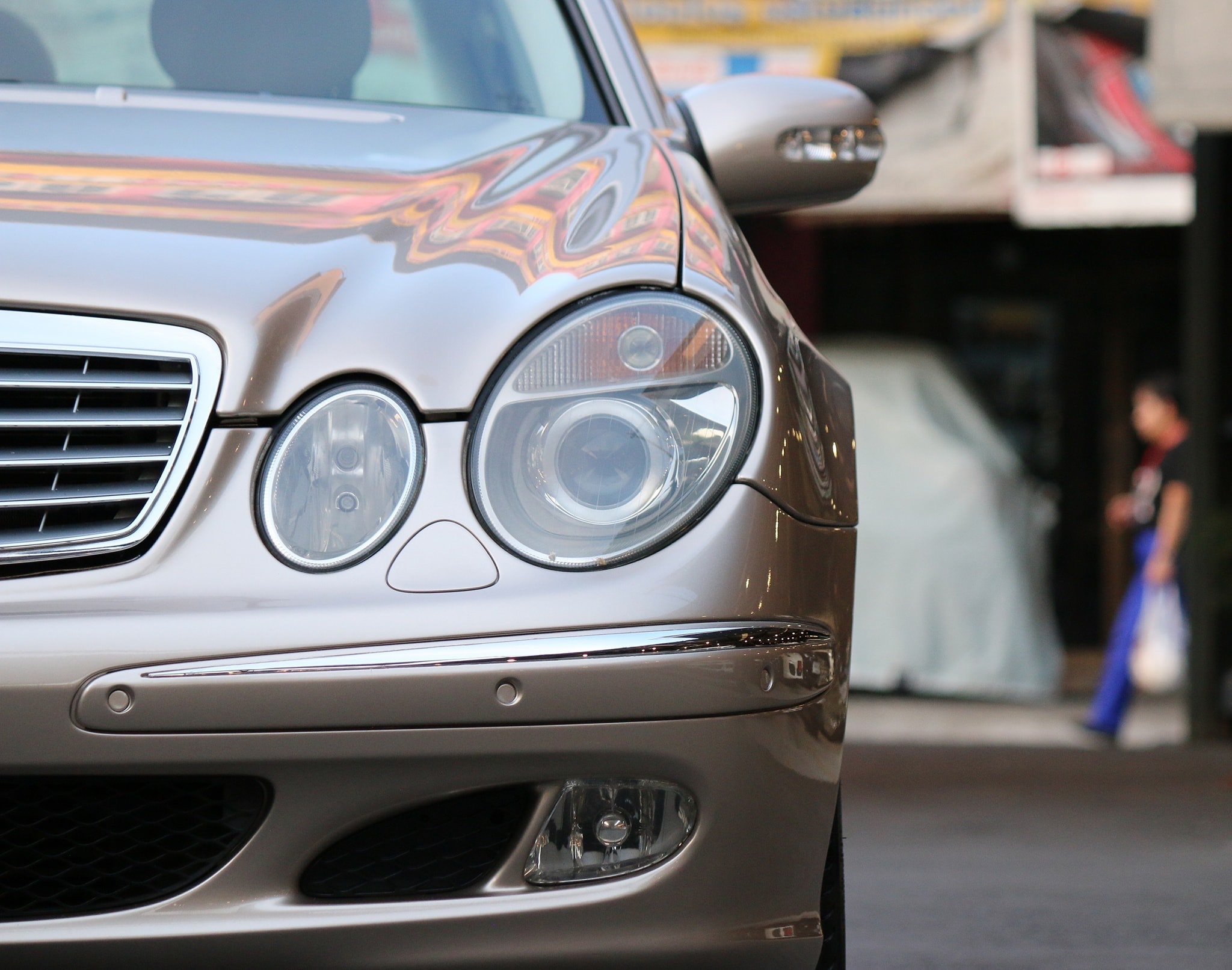 Mercedes-Benz E-Class W211 E200 ปี 2005 สีทอง (รูปที่ 3)