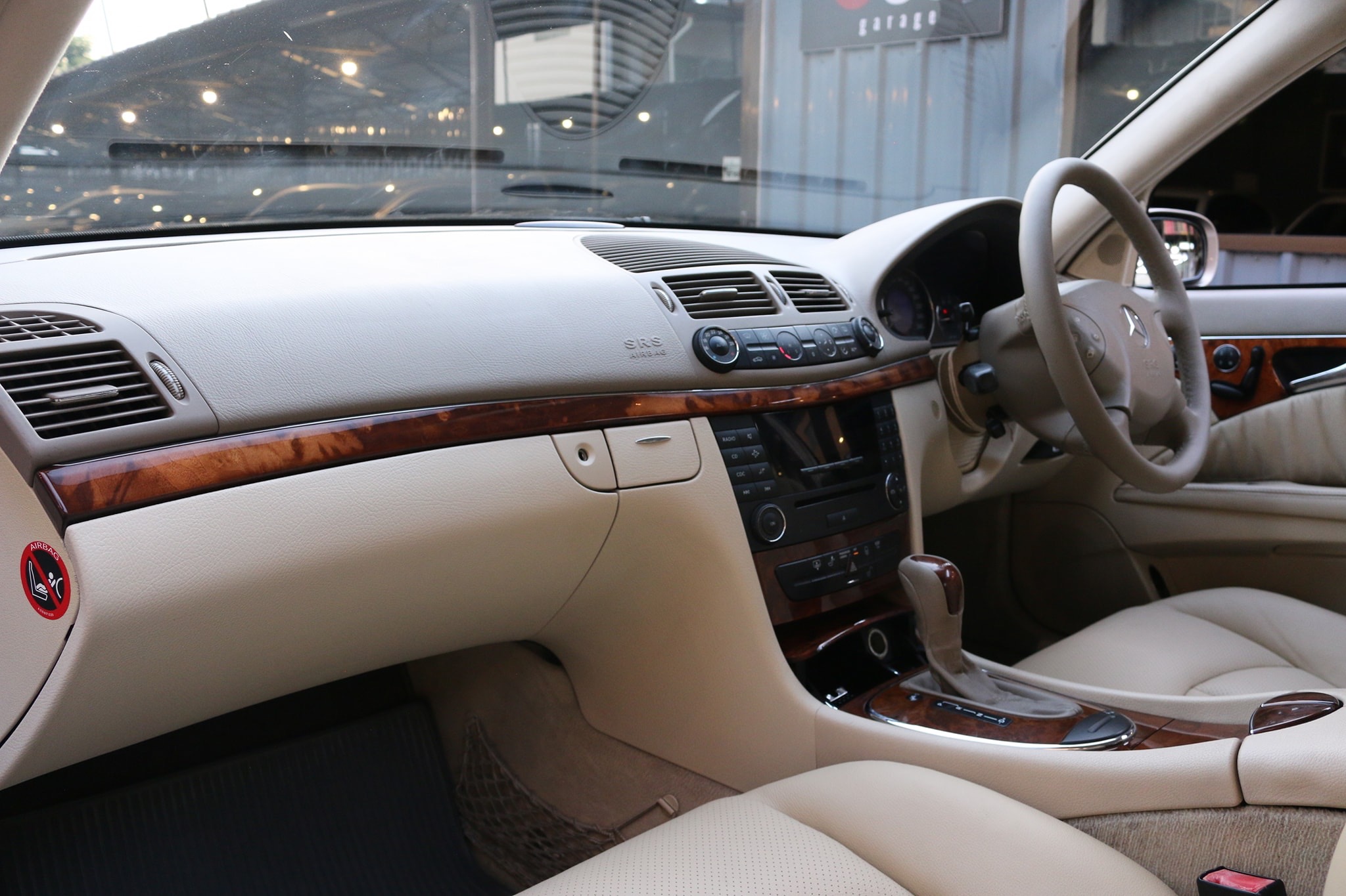 Mercedes-Benz E-Class W211 E200 ปี 2005 สีทอง (รูปที่ 11)