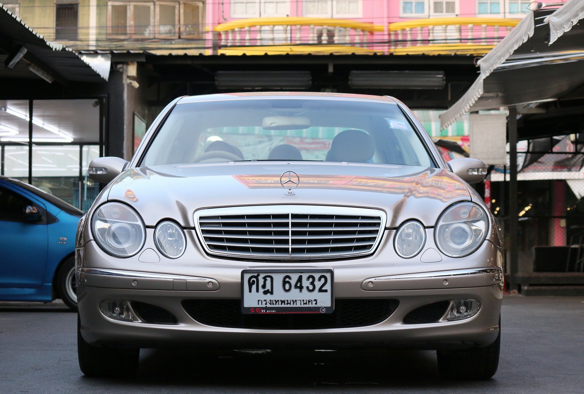 Mercedes-Benz E-Class W211 E200 ปี 2005 สีทอง (รูปที่ 2)