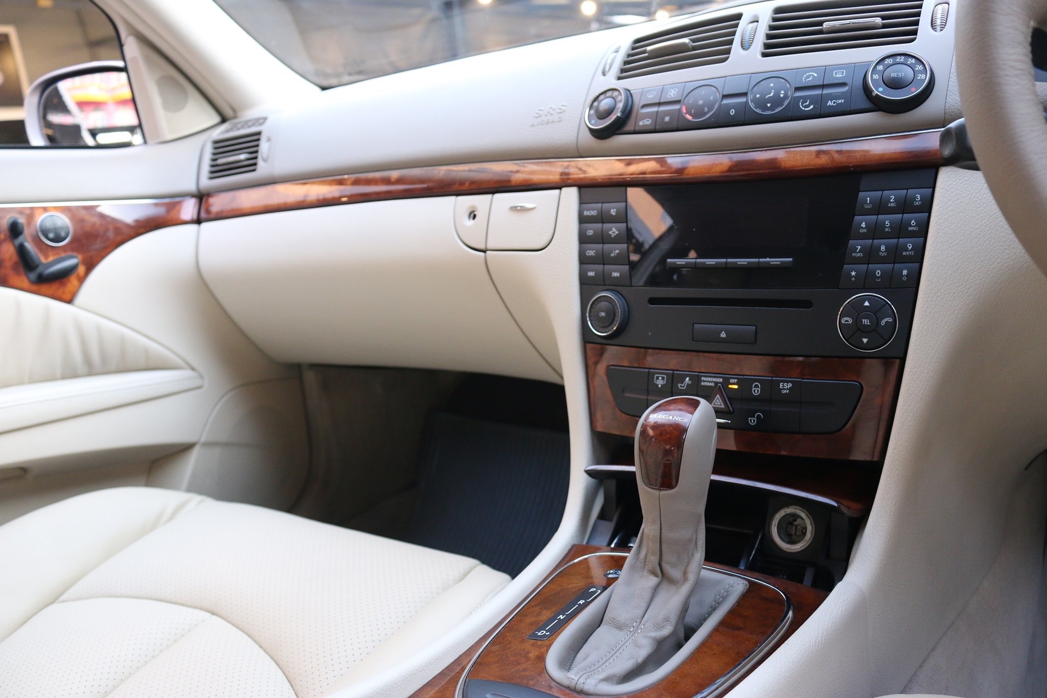 Mercedes-Benz E-Class W211 E200 ปี 2005 สีทอง (รูปที่ 15)