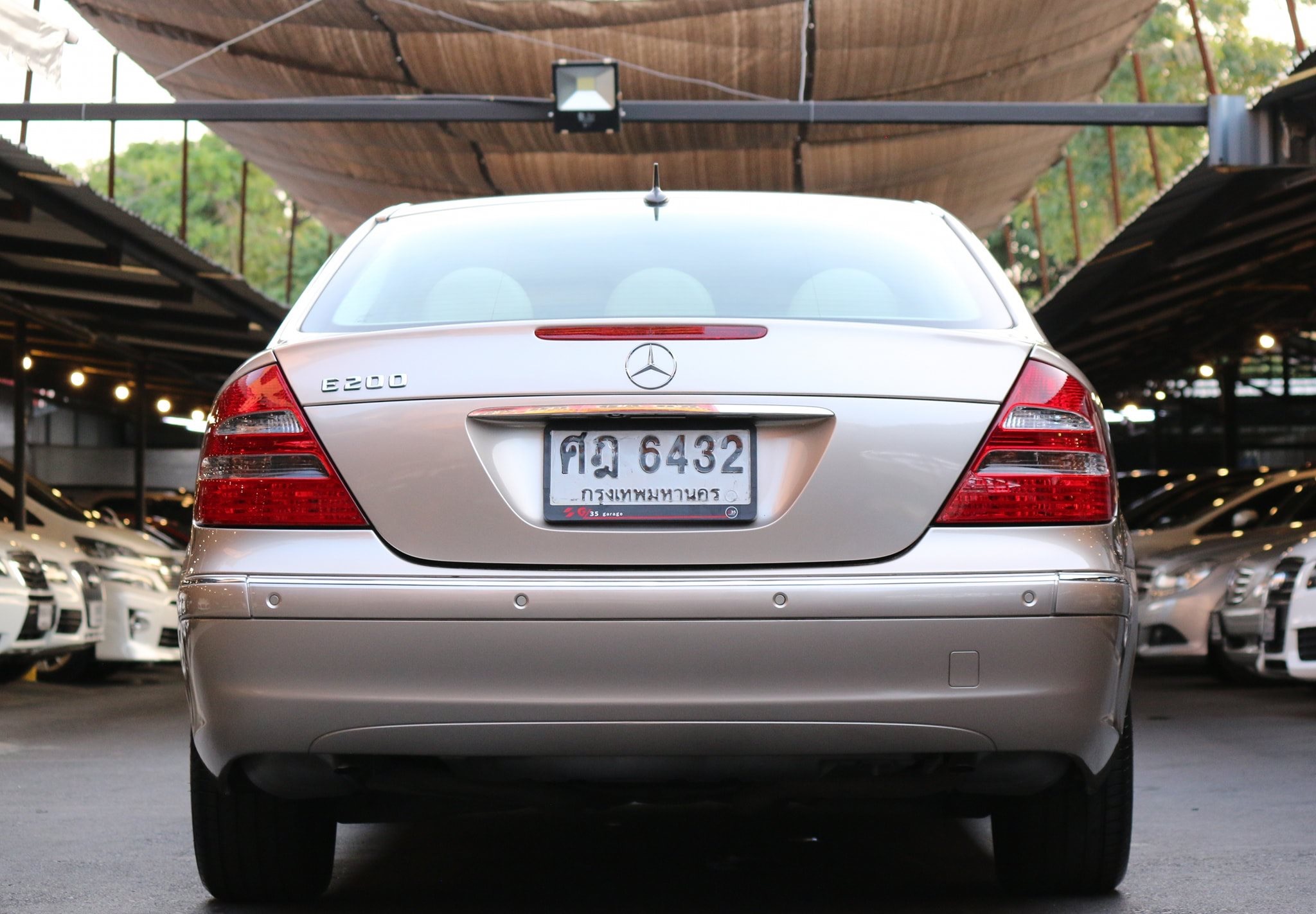 Mercedes-Benz E-Class W211 E200 ปี 2005 สีทอง