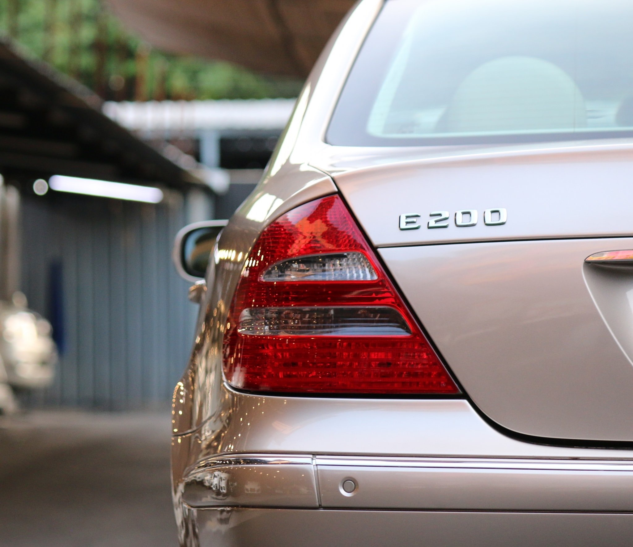 Mercedes-Benz E-Class W211 E200 ปี 2005 สีทอง (รูปที่ 6)