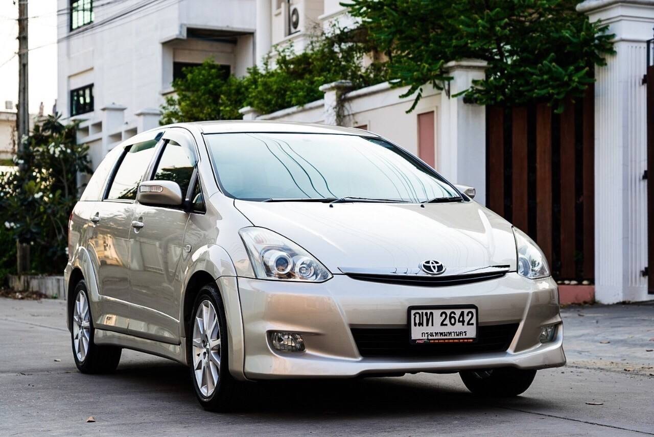 Toyota Wish ปี 2008 สีทอง
