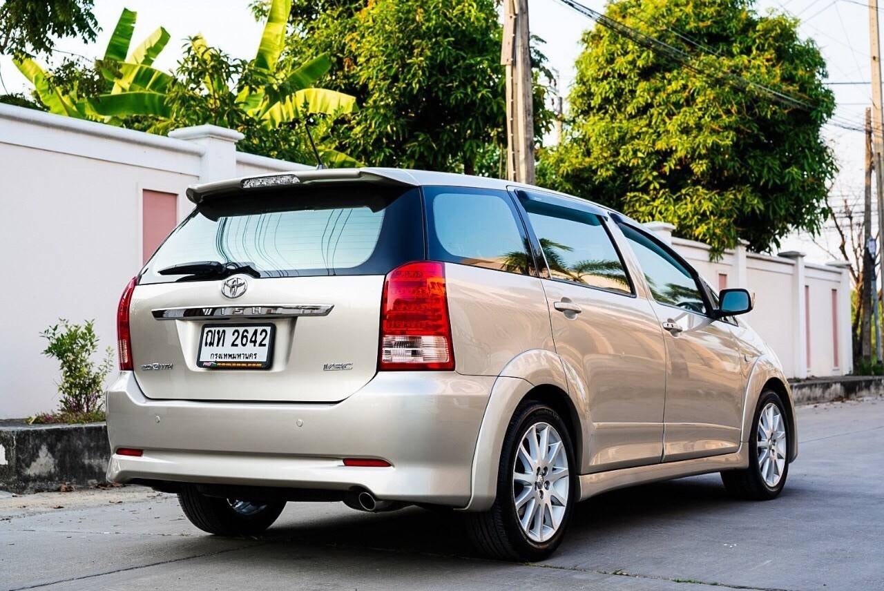 Toyota Wish ปี 2008 สีทอง