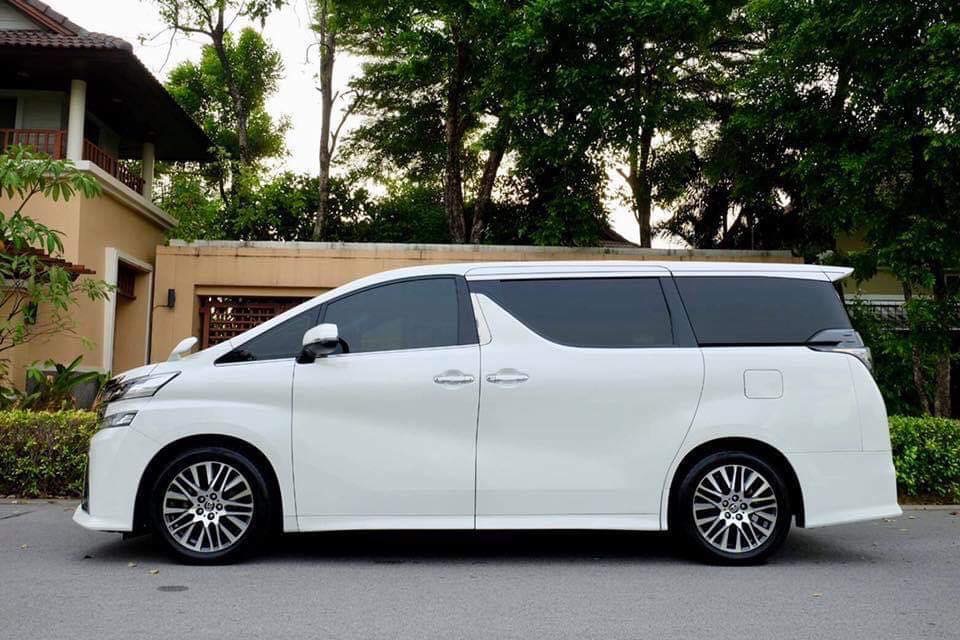 Toyota Vellfire ปี 2016 สีขาว