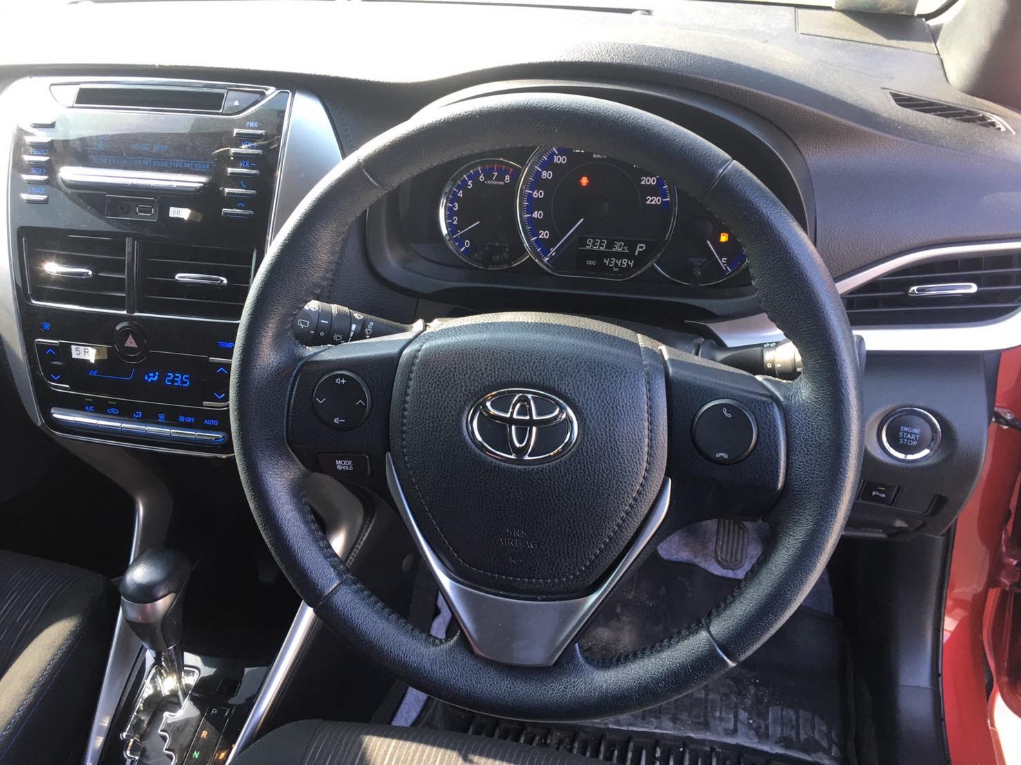 Toyota Yaris ปี 2017 สีแดง (รูปที่ 7)