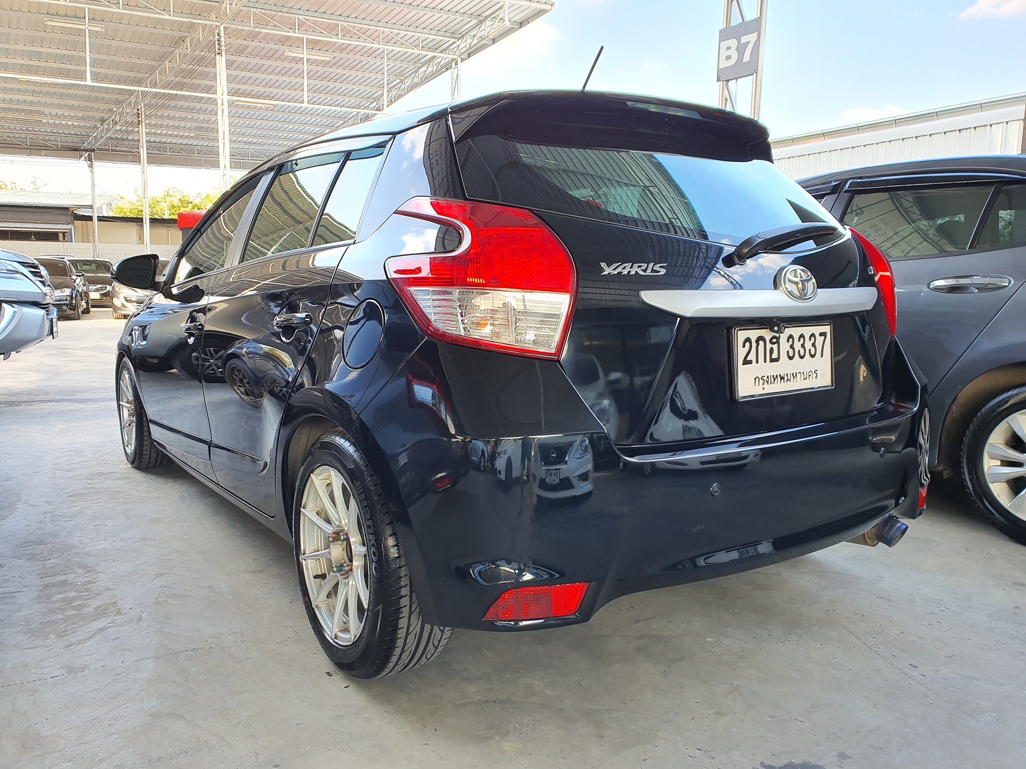 Toyota Yaris ปี 2014 สีดำ (รูปที่ 4)