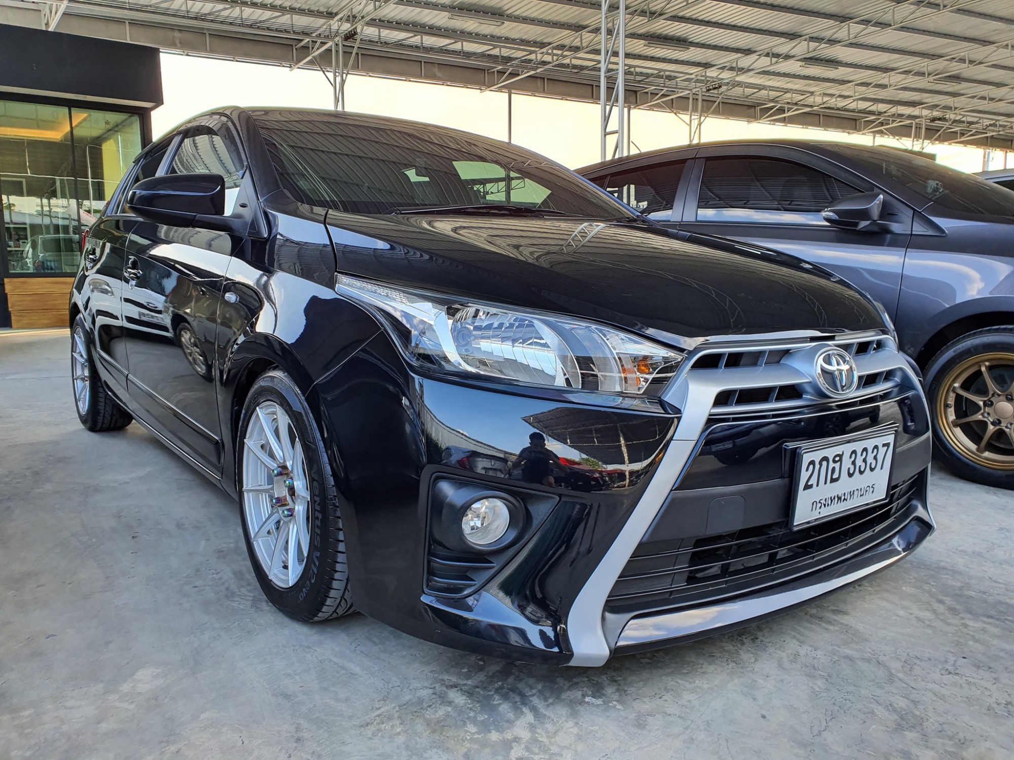 Toyota Yaris ปี 2014 สีดำ (รูปที่ 2)