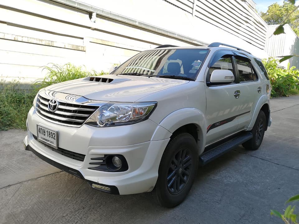 Toyota Fortuner ไมเนอร์เชนจ์ 2 ปี 2015 สีขาว