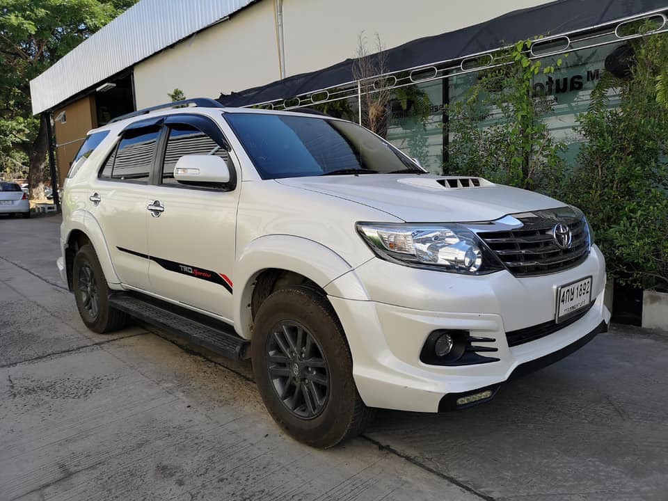 Toyota Fortuner ไมเนอร์เชนจ์ 2 ปี 2015 สีขาว (รูปที่ 2)