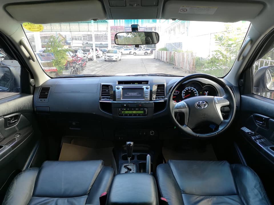 Toyota Fortuner ไมเนอร์เชนจ์ 2 ปี 2015 สีขาว (รูปที่ 15)
