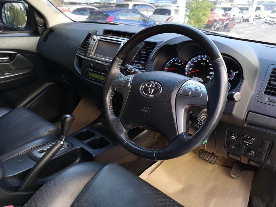 Toyota Fortuner ไมเนอร์เชนจ์ 2 ปี 2015 สีขาว (รูปที่ 8)