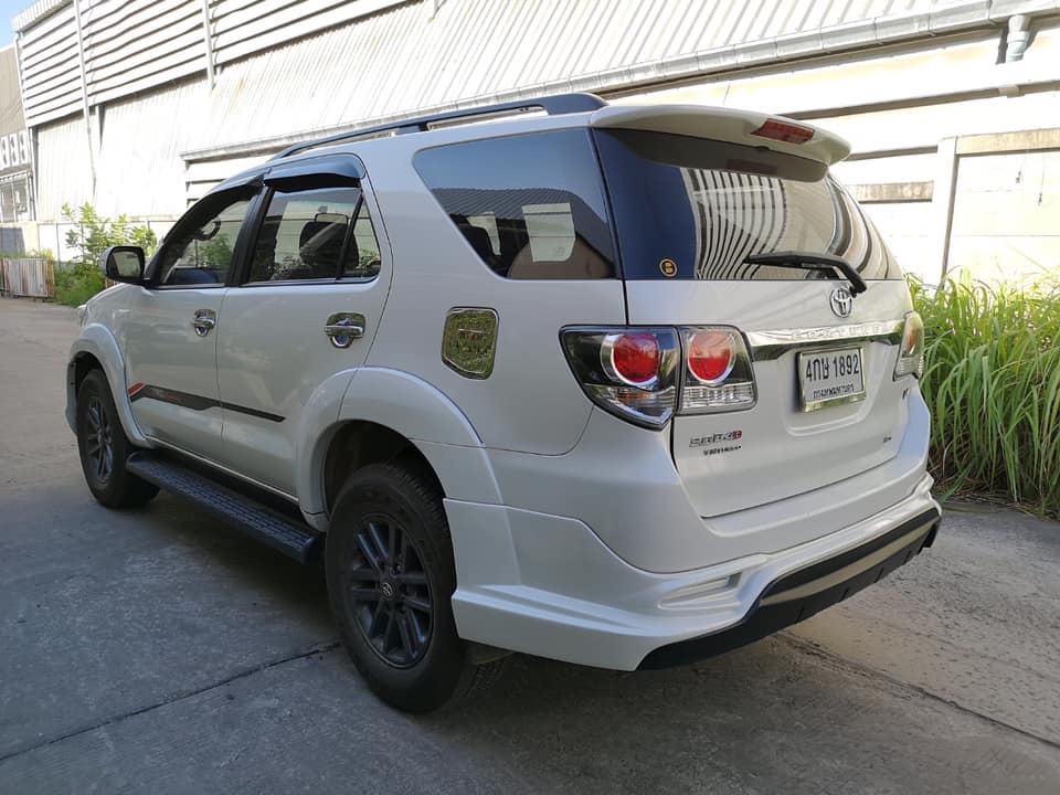 Toyota Fortuner ไมเนอร์เชนจ์ 2 ปี 2015 สีขาว (รูปที่ 5)
