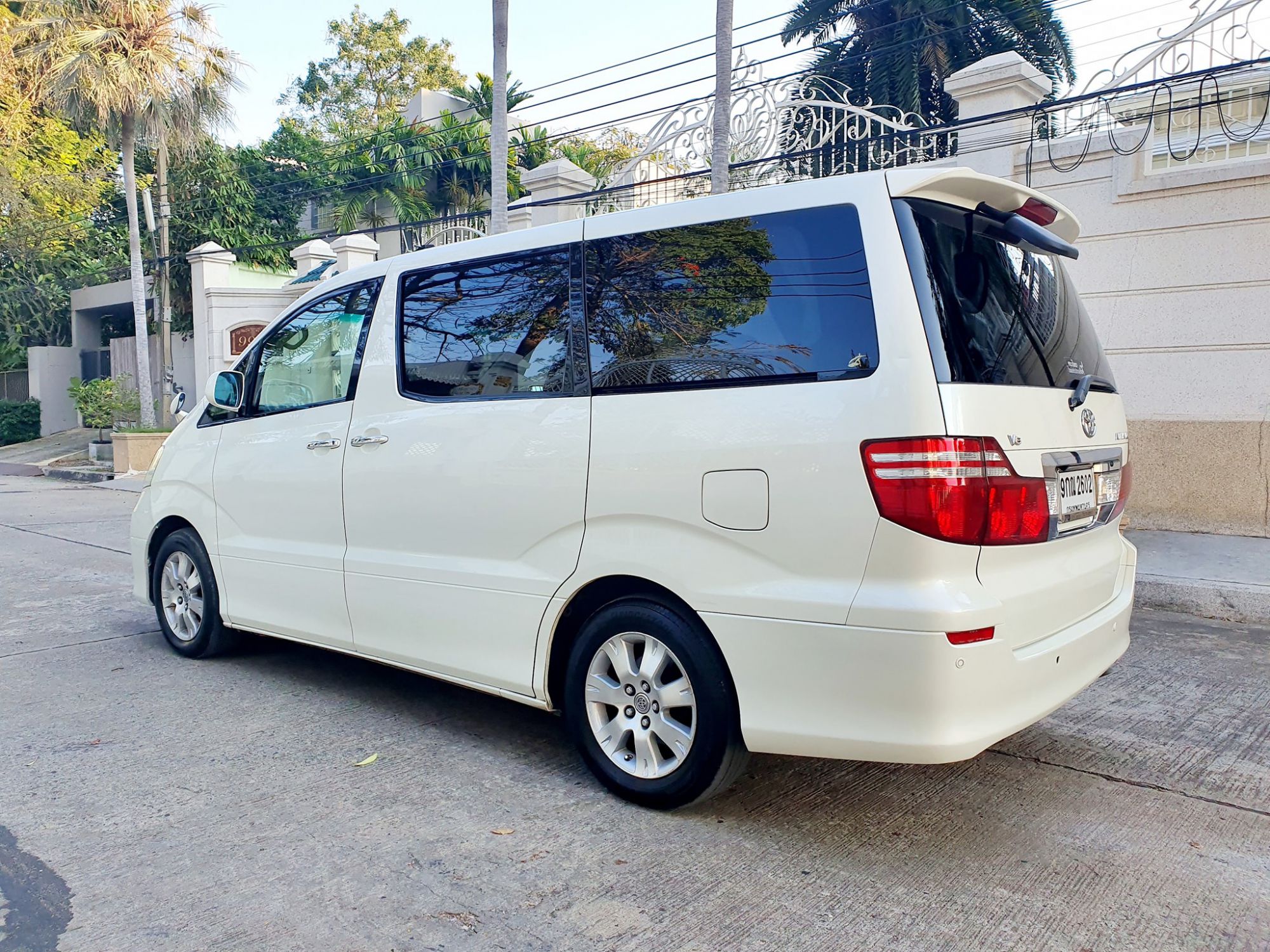 Toyota Alphard ปี 2007 สีขาว