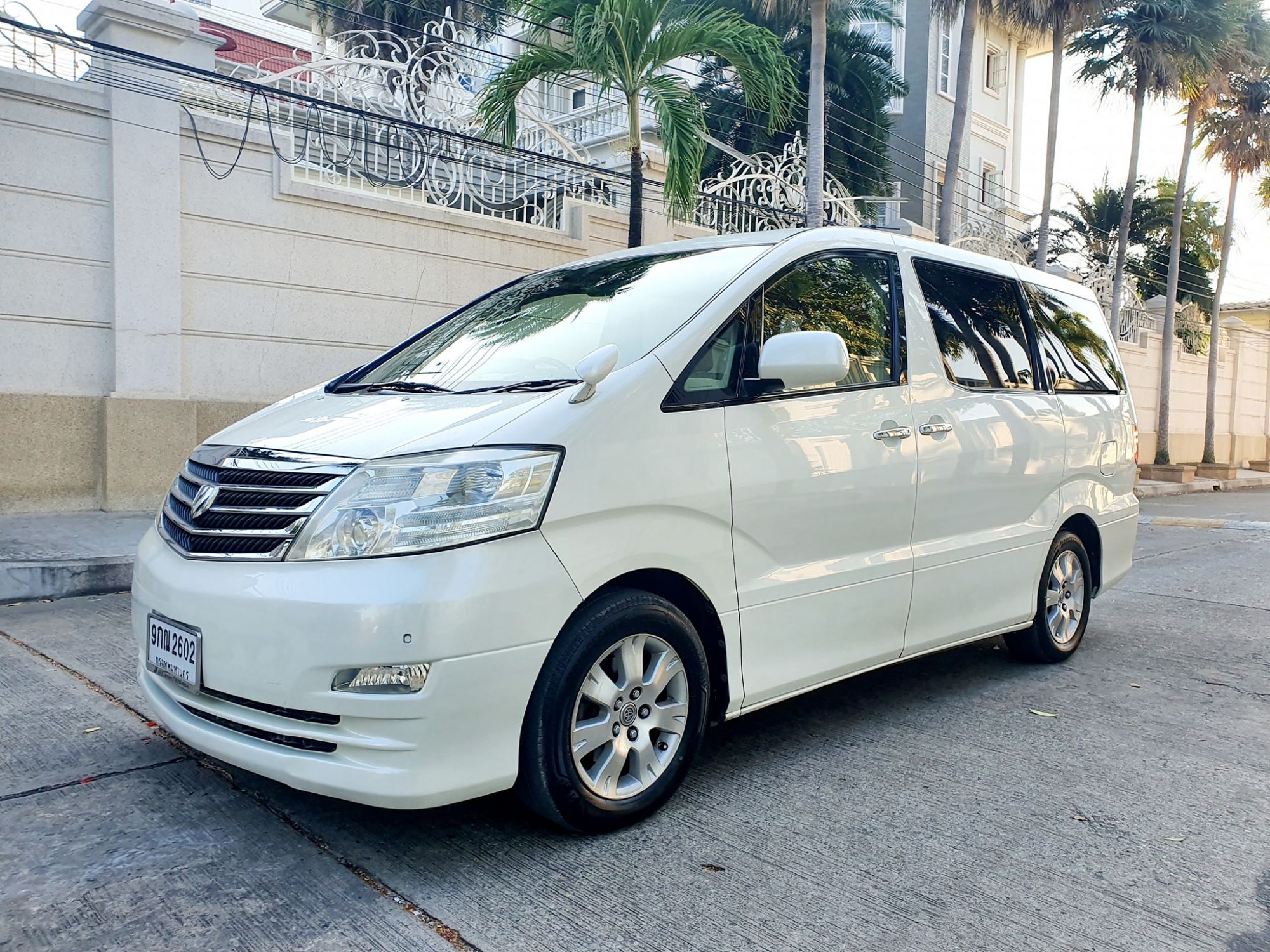 Toyota Alphard ปี 2007 สีขาว